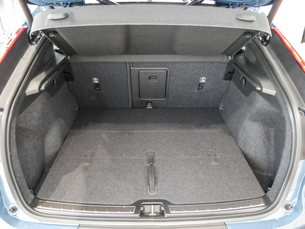 Volvo C40 Recharge Pure Electric Twin Plus AWD - SUV/Off-road - Blau - Gebrauchtwagen - Bild 12