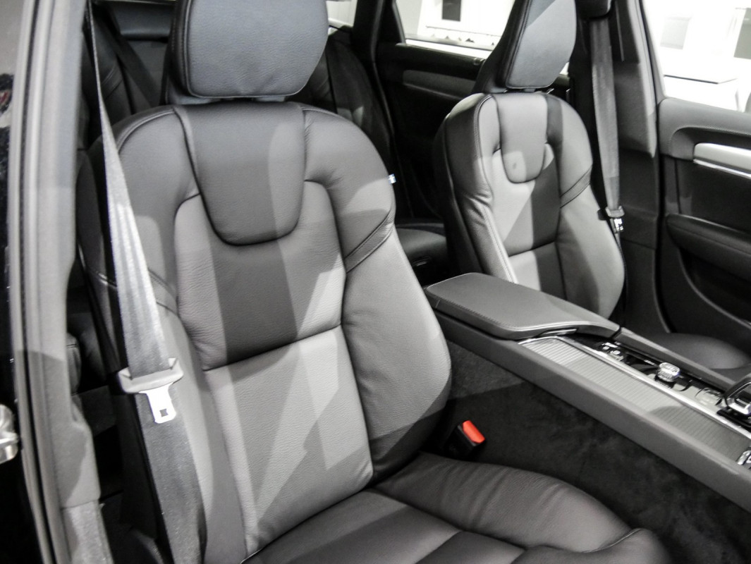 Volvo V90 B4 (D) - Kombi - Schwarz - Tageszulassung - Bild 7