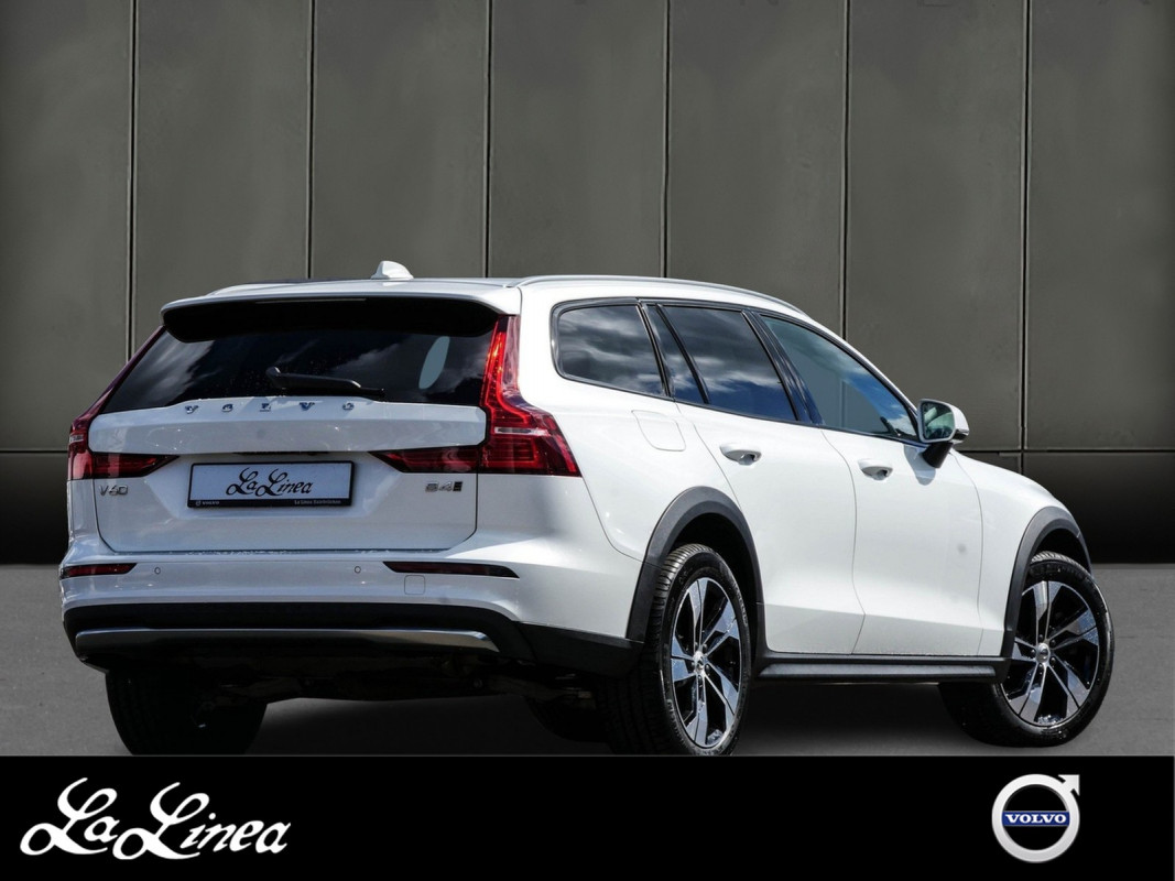 Volvo V60 Cross Country (09.2018->) - Kombi - Weiss - Gebrauchtwagen - Bild 2