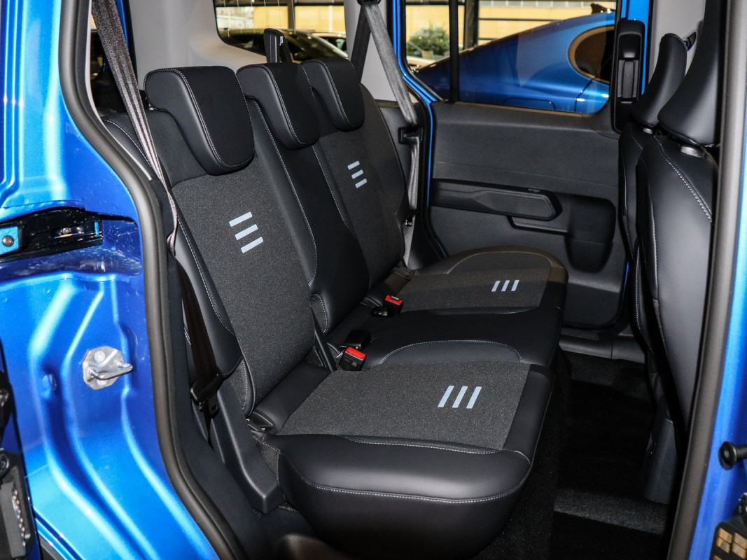 Ford Tourneo Courier - Van/Minibus - Blau - Neuwagen - Bild 4